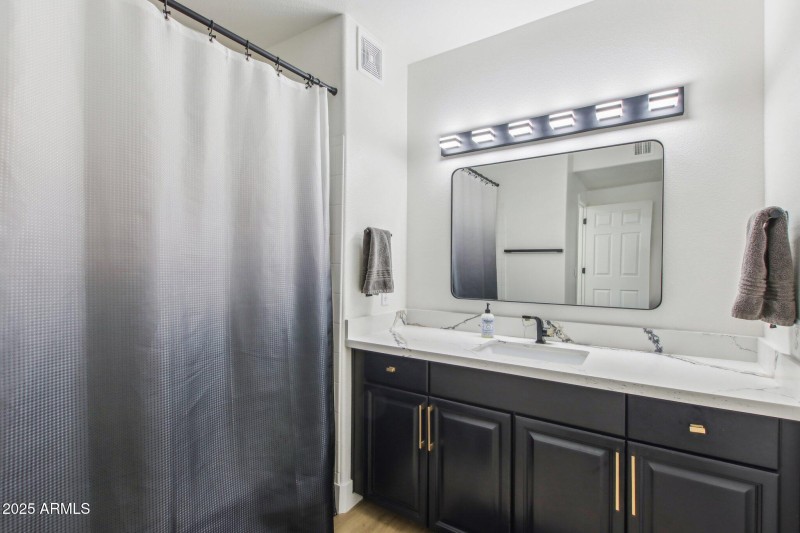 23-web-or-mls-N 76th St 2263-023