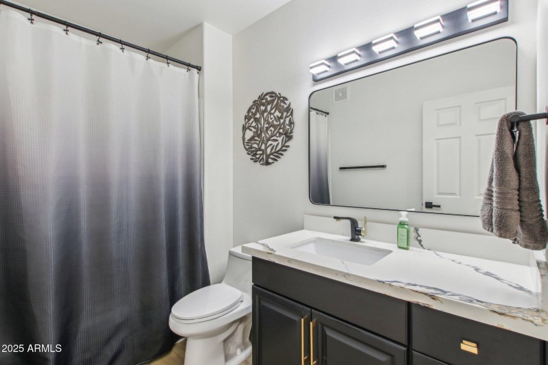 18-web-or-mls-N 76th St 2263-018