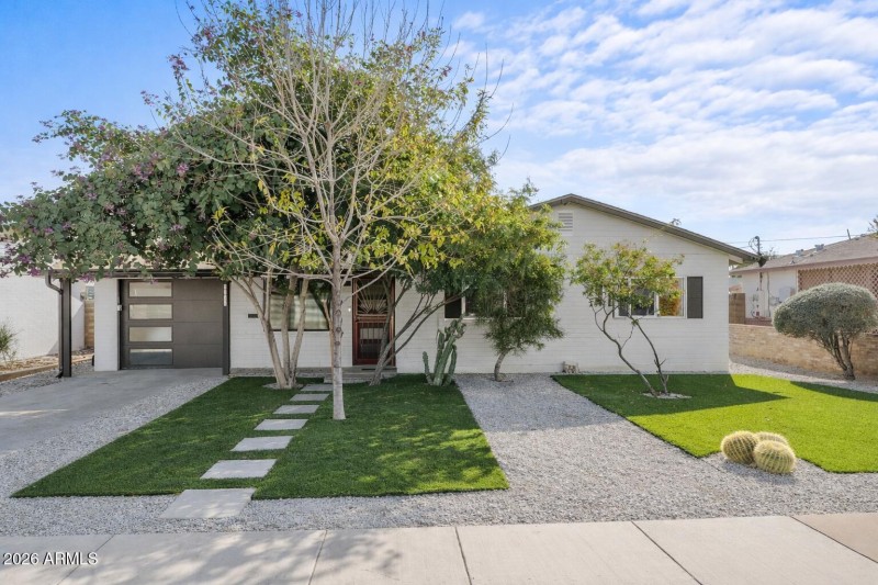 Beautiful curb-appeal