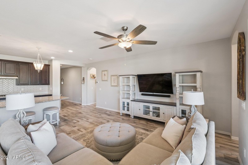 7-web-or-mls-2820-w-havasu-dr