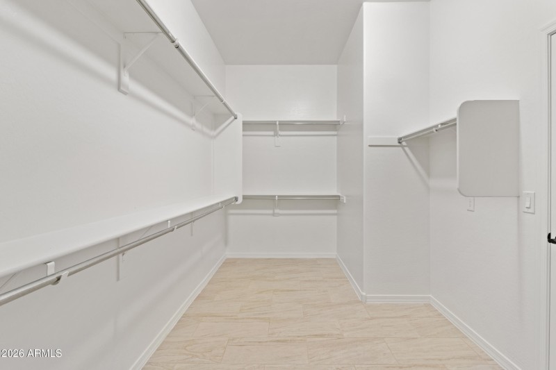 Walk In-Closet