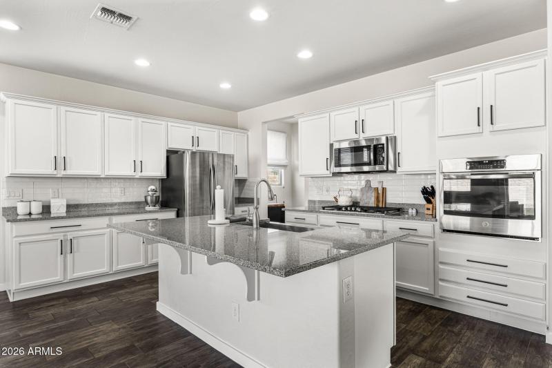 22556 N 100th Ave - 06