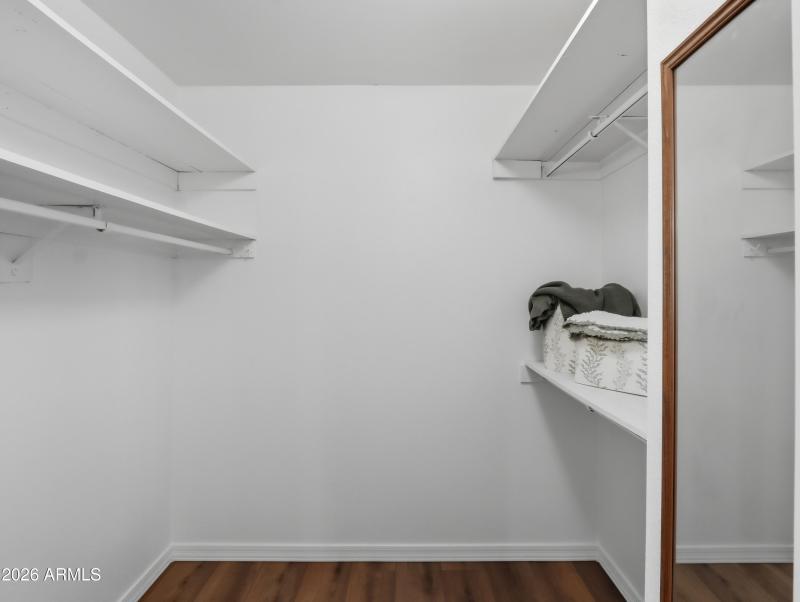 MASTER BEDROOM WALK-IN CLOSET