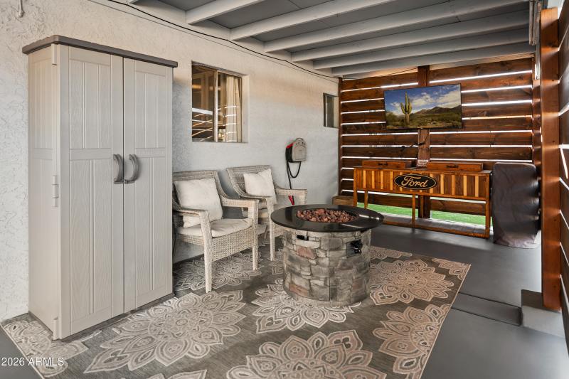 3628 E Hearn Rd-patio