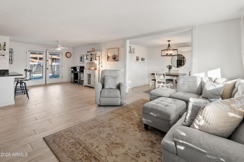 3628 E Hearn Rd-living