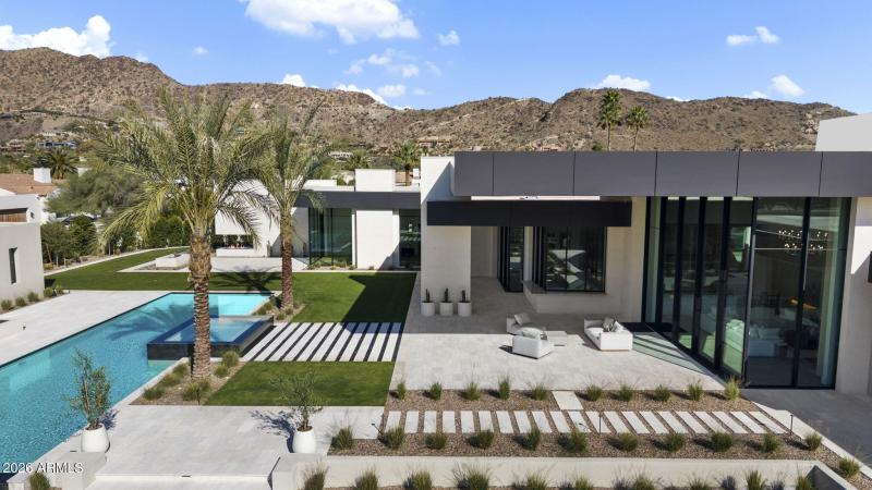 Mummy Mountain Views