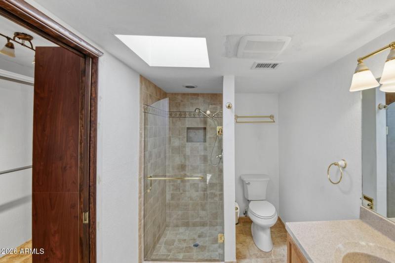 Main Bathroom1 Apache