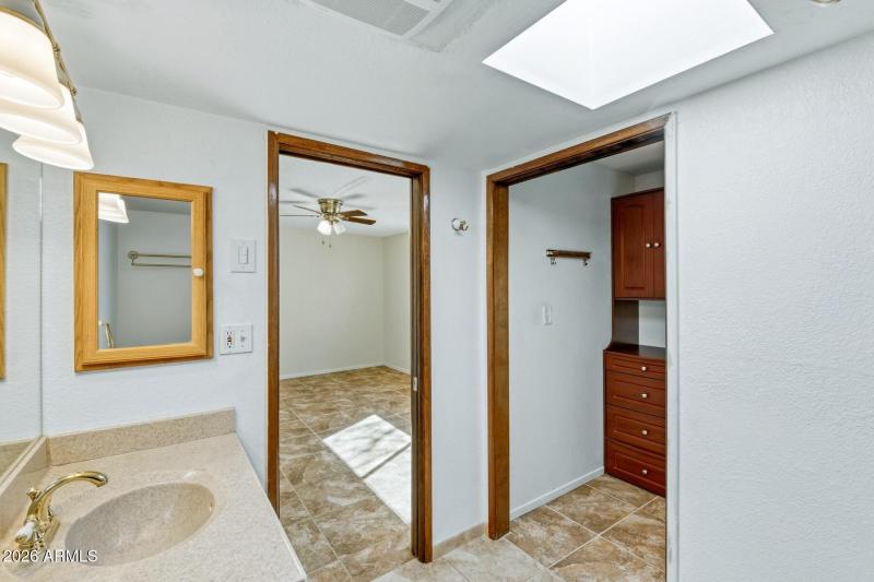 Main Bathroom1.2 Apache