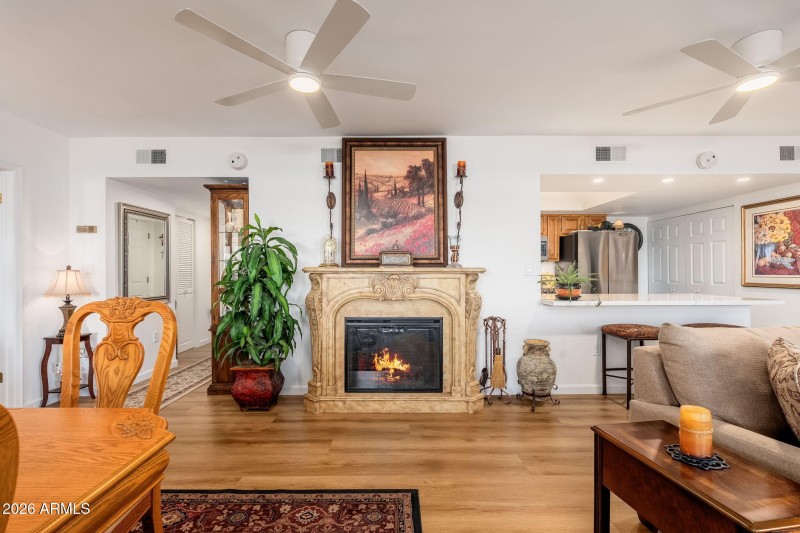 10330 W Thunderbird Blvd APT C114 - 08