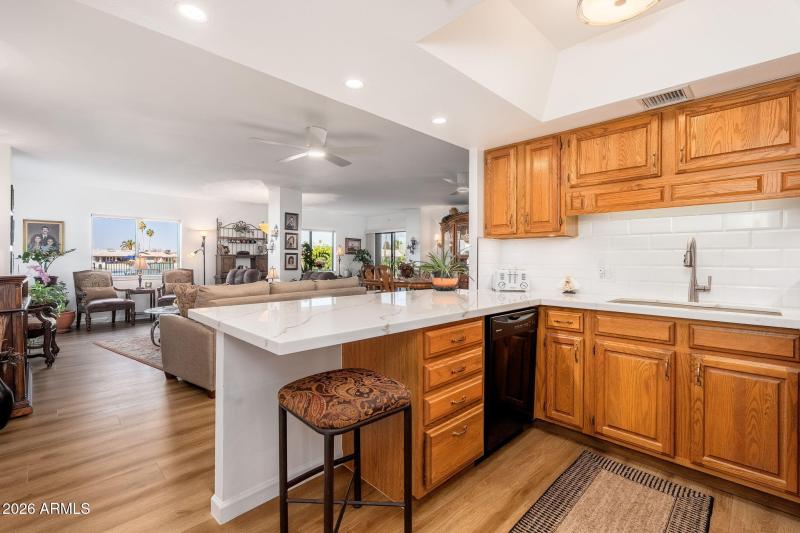 10330 W Thunderbird Blvd APT C114 - 17