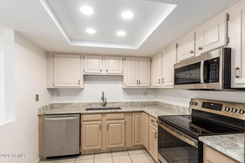 TOTALLY UPDATED KITCHEN WITH ALL NEW APP