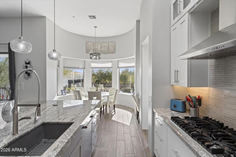 028-Kitchen to Breakfast