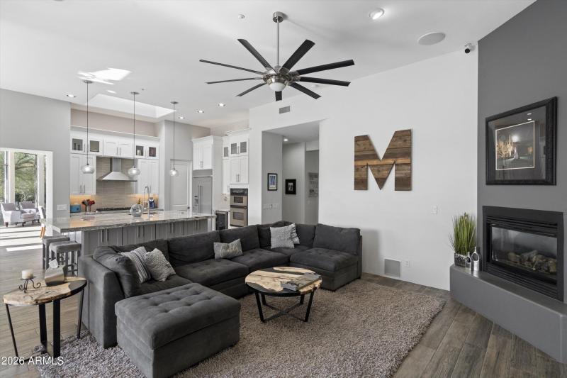 038-Family Room to Kitchen