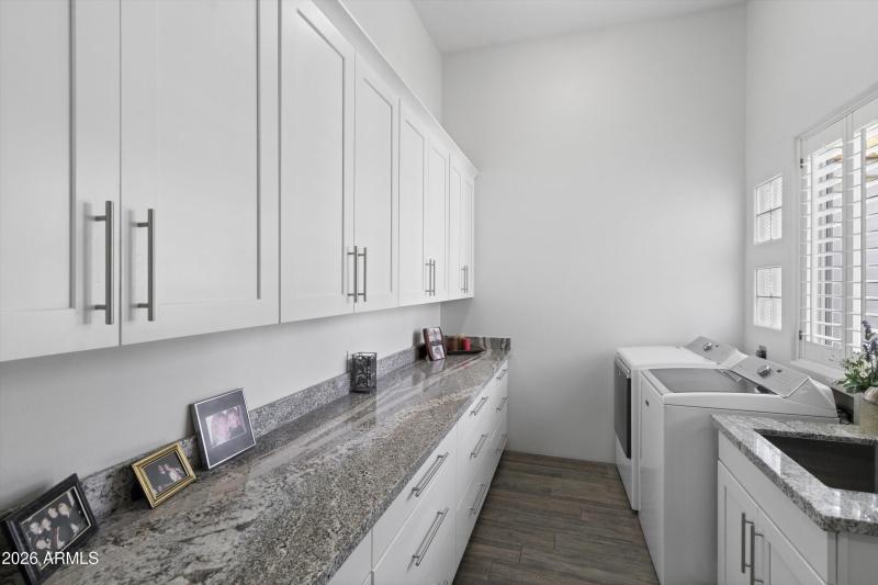 057-Large Laundry Room