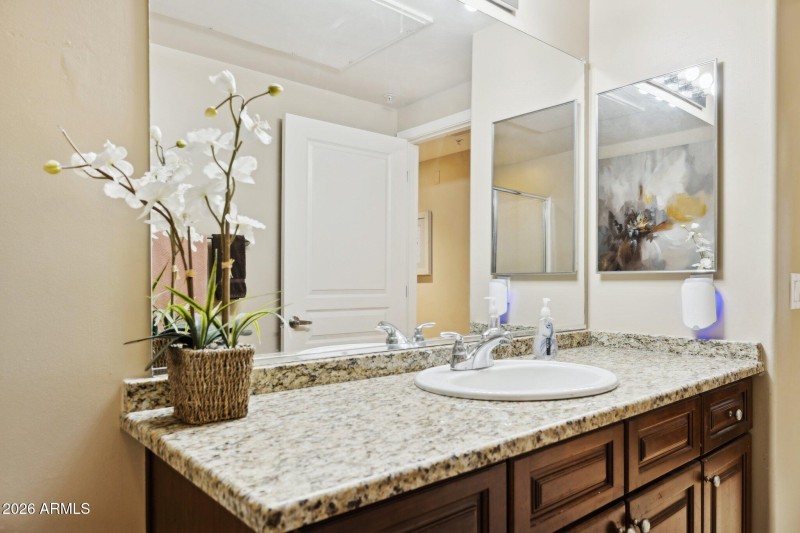 22-web-or-mls-20660-n-40th-st-1130