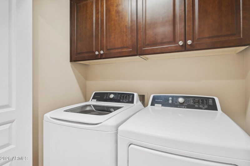 25-web-or-mls-20660-n-40th-st-1130