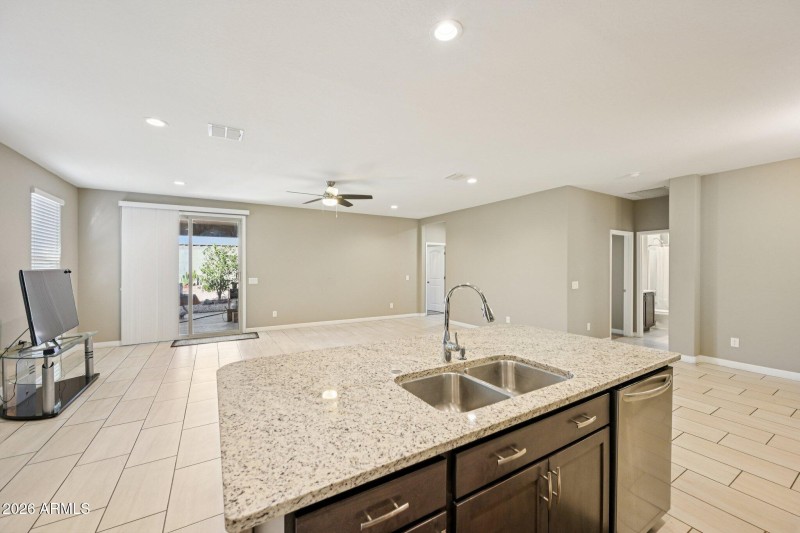 15-web-or-mls-W Bronco Trl-S3001-015