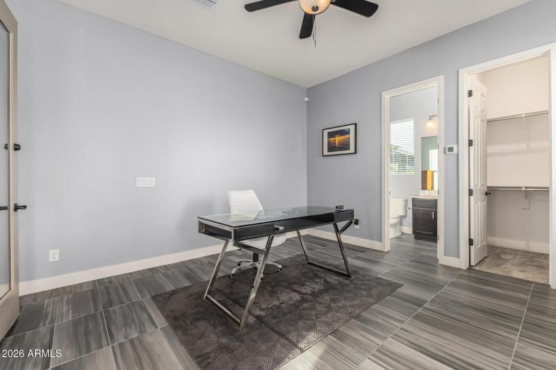 Casita w/ Walk In Closet & Bath