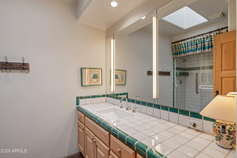 041_Guest Ensuite Bath