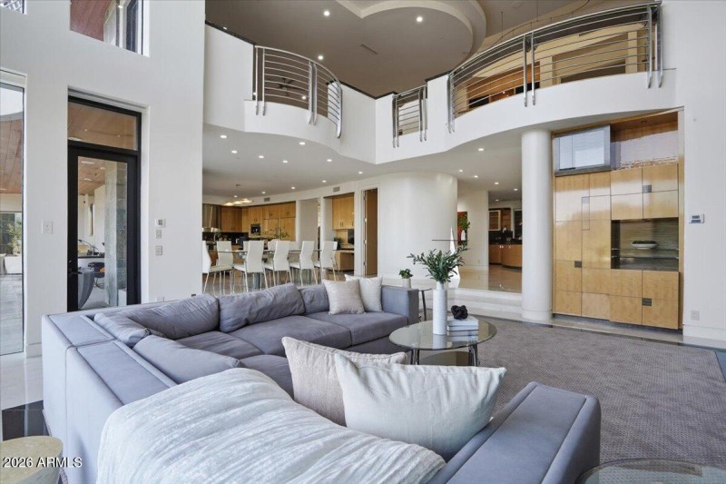 026-4550 E Foothill Dr_RedHogMedia]