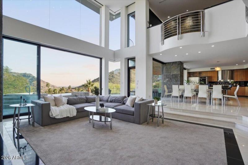 027-4550 E Foothill Dr_RedHogMedia]