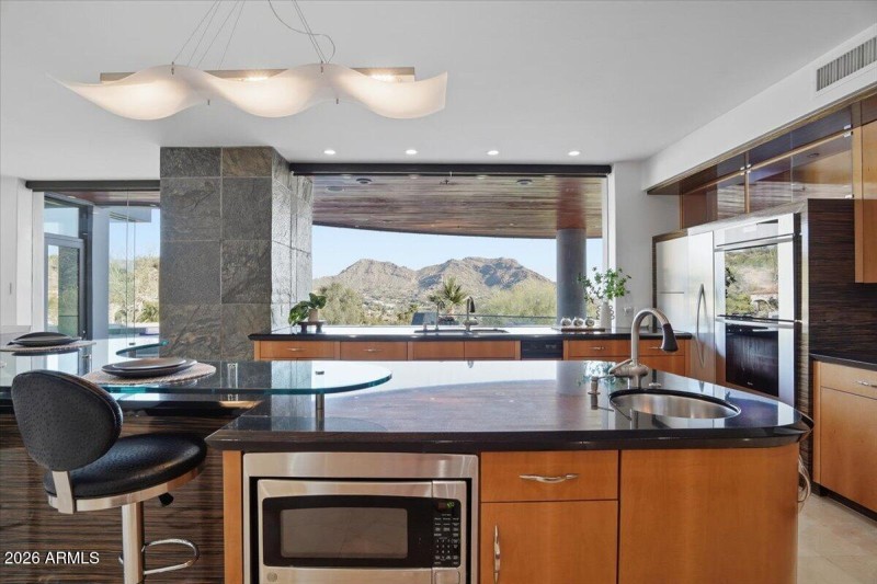 032-4550 E Foothill Dr_RedHogMedia]