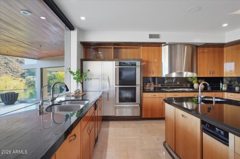 035-4550 E Foothill Dr_RedHogMedia]