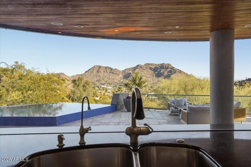 036-4550 E Foothill Dr_RedHogMedia]