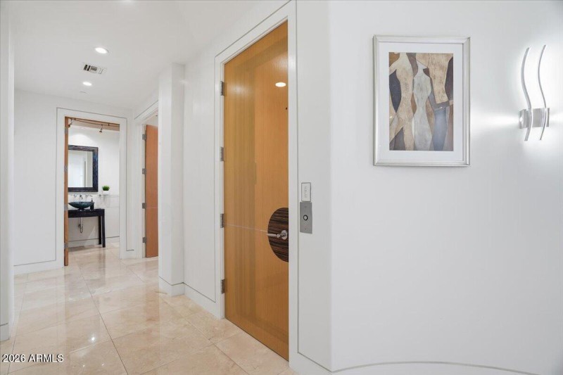 038-4550 E Foothill Dr_RedHogMedia]