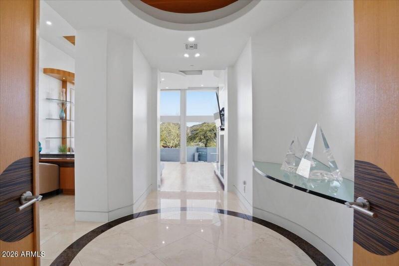 041-4550 E Foothill Dr_RedHogMedia]