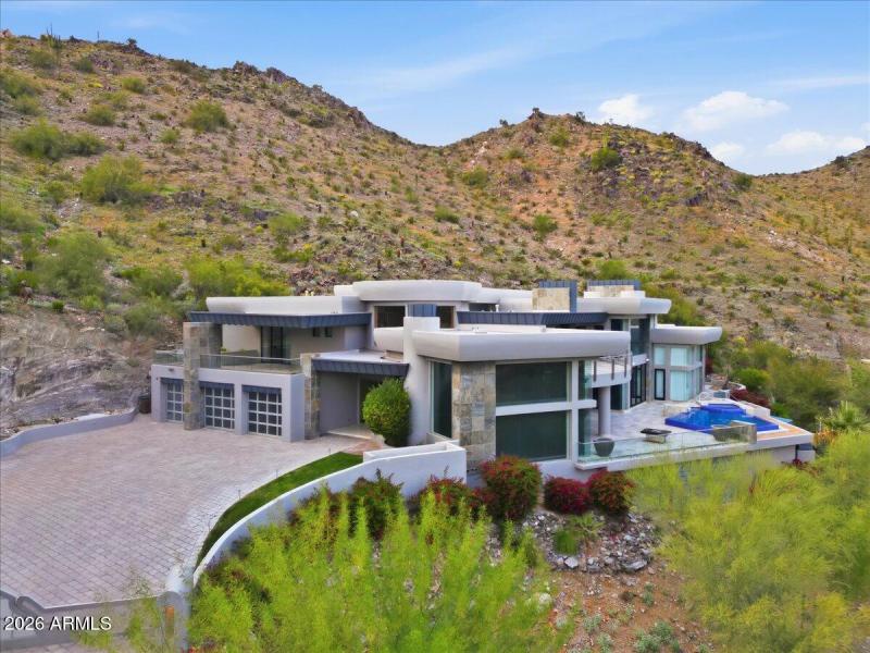 003-4550 E Foothill Dr_RedHogMedia