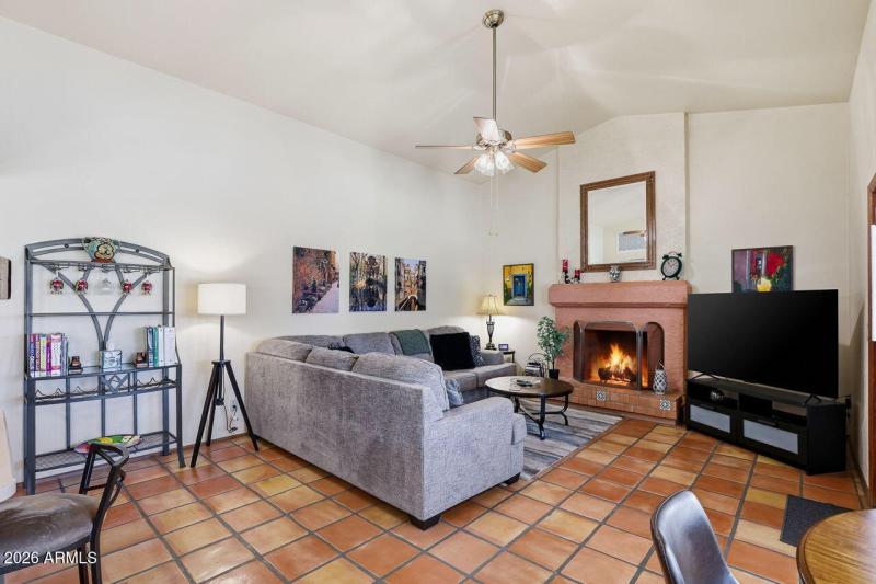 Calle de Arcos family room