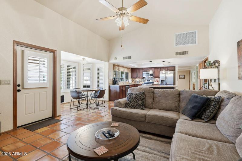 Calle de Arcos family rm - kitchen