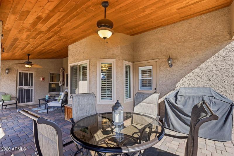 Calle de Arcos covered patio