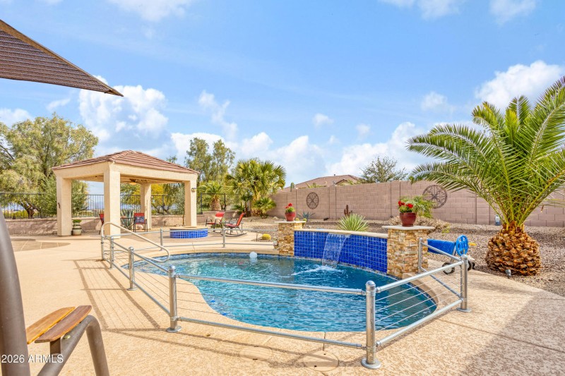 POOL & WATER FEATURE