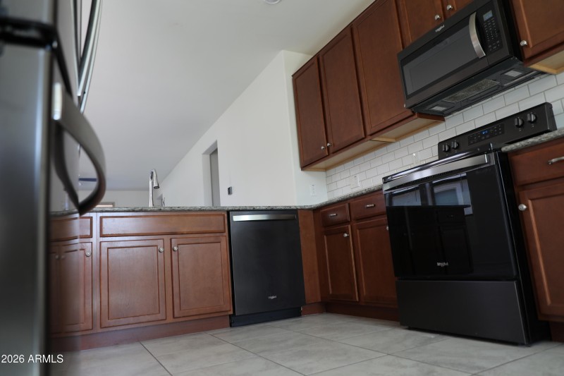 12) 67373-6983a90bd8ddb