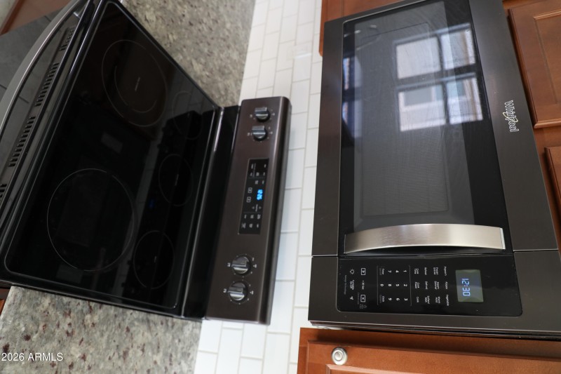 37) 67373-6983a91cb56f0