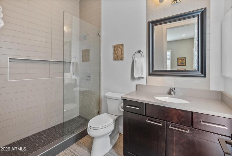 Bedroom 4 En Suite Bath