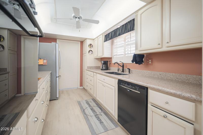 Bright/Light Kitchen