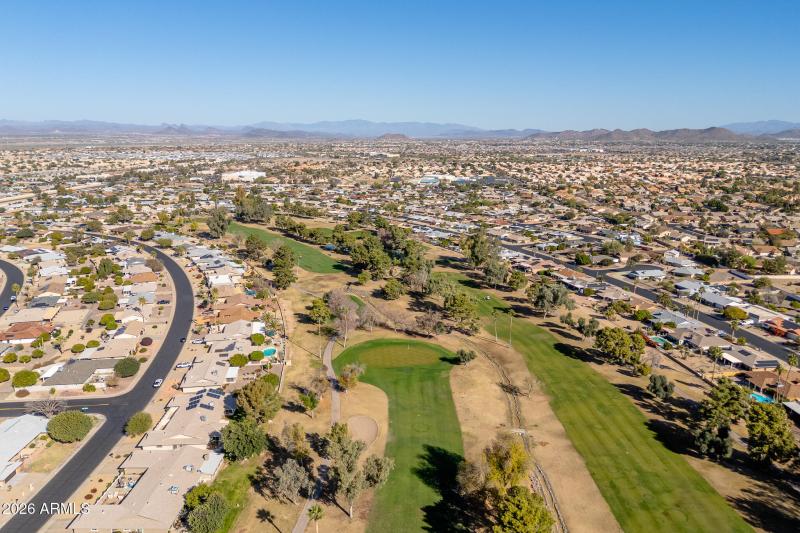 Walking distance to golf course