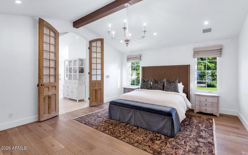 5119 N 41st St-large-031-012-5119 N 41st