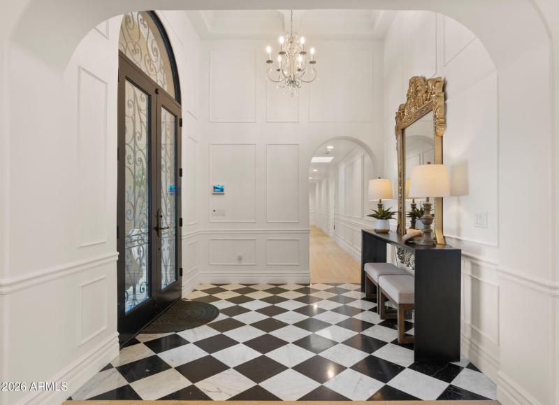 18-web-or-mls-Foyer1