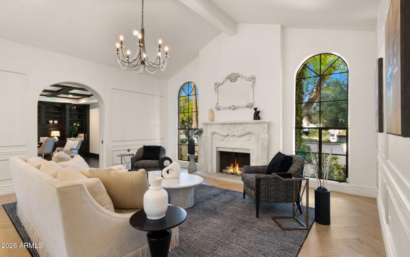 22-web-or-mls-Formal Living Space2