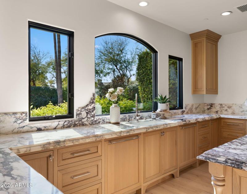 38-web-or-mls-Kitchen5