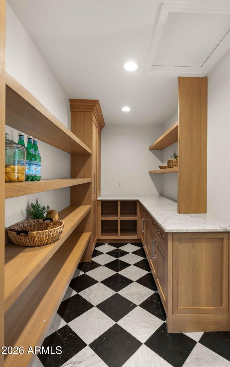 44-web-or-mls-Pantry3
