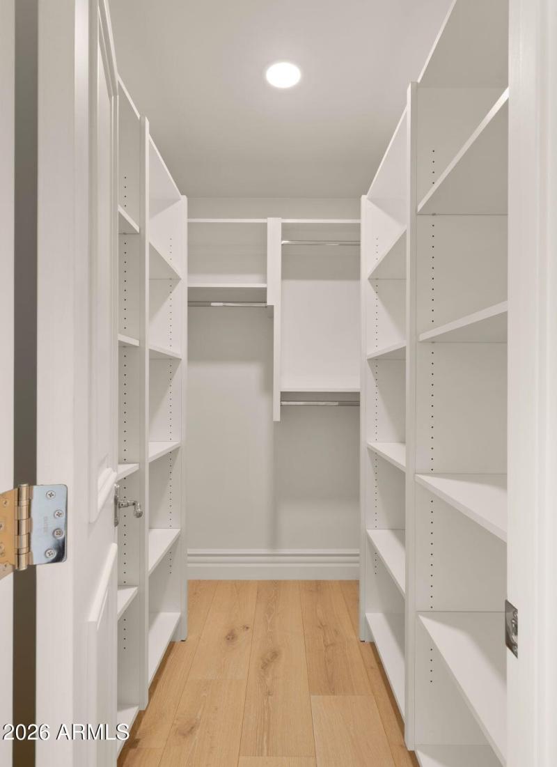 65-web-or-mls-Glam Room1