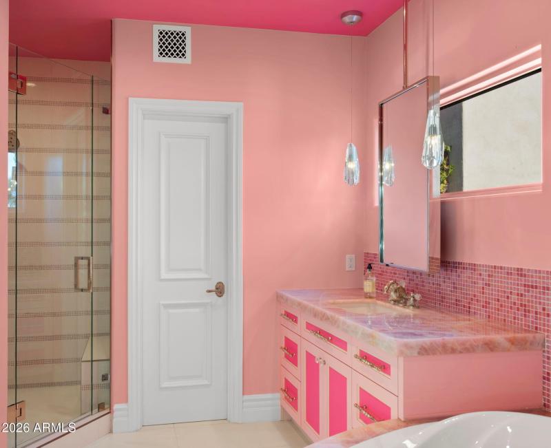 68-web-or-mls-Glam Room5