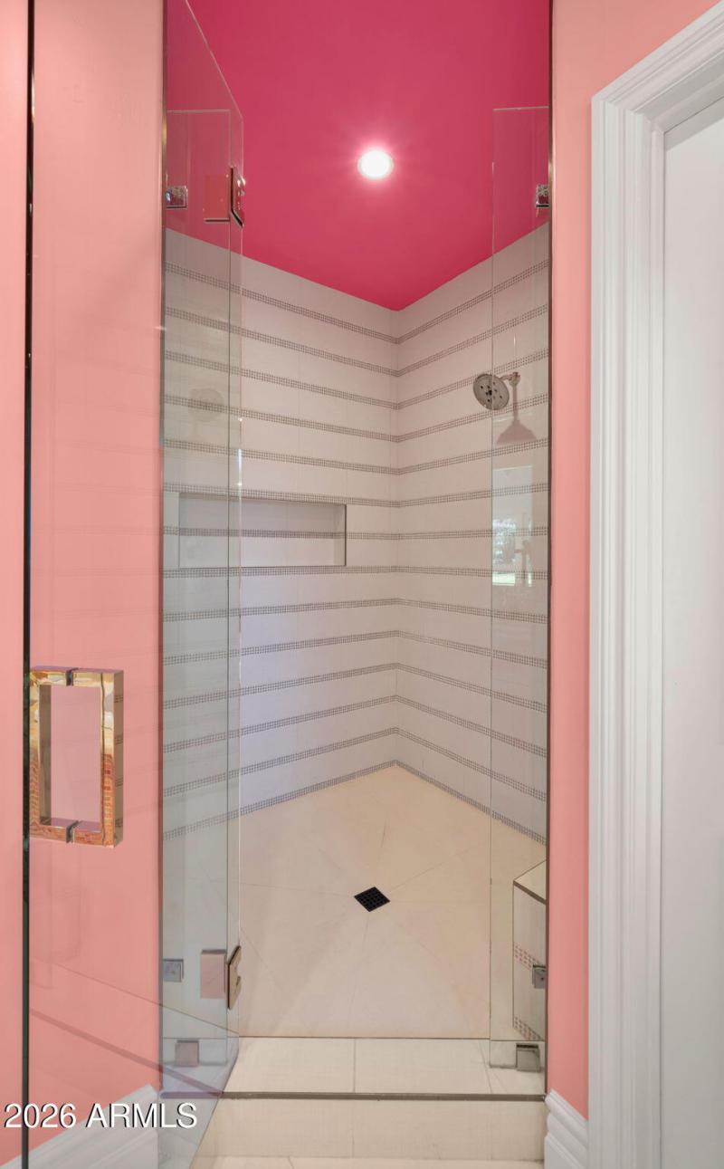 70-web-or-mls-Glam Room7