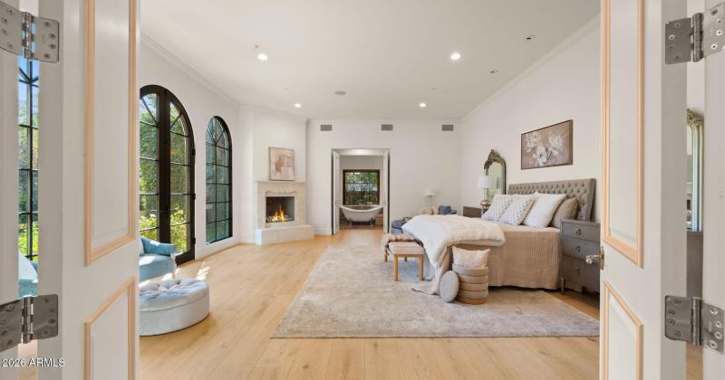 80-web-or-mls-Primary Bedroom18