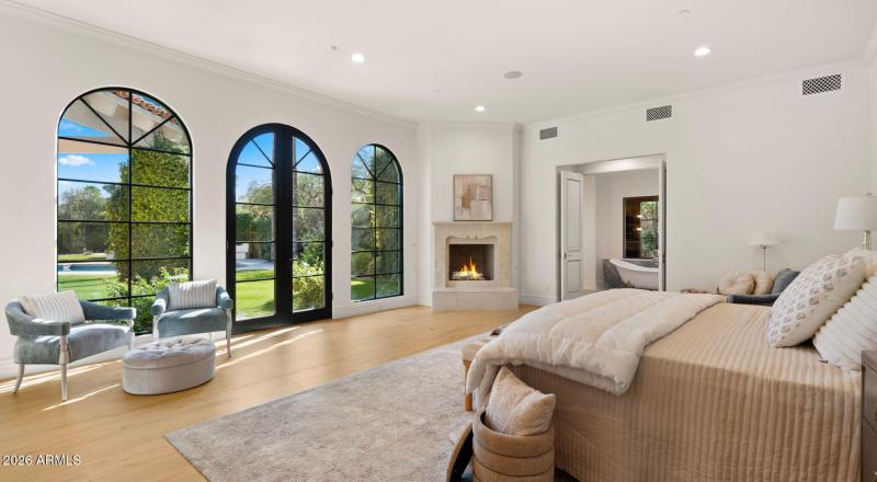 81-web-or-mls-Primary Bedroom19